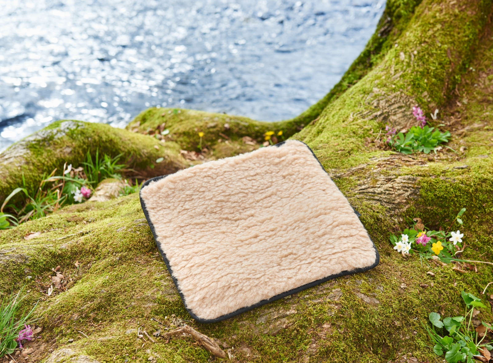 Virgin wool hiking cushion